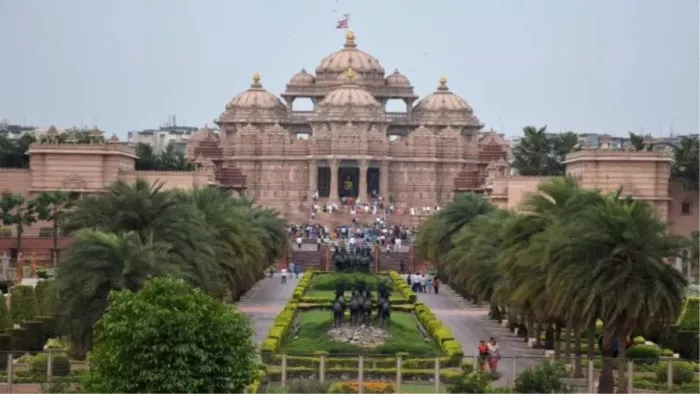 अक्षरधाम मंदिर, सेलेक्ट सिटी वाक में करना था बम ब्लास्ट