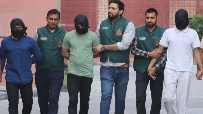दिल्ली पुलिस ने गिरफ्तार किए तीन आतंकी।