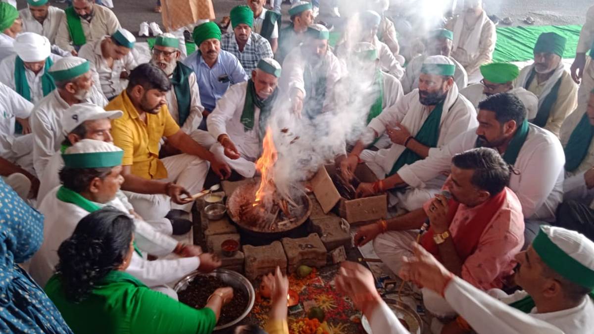 https://www.jagranimages.com/images/newimg/02102023/02_10_2023-farmers_performed_havan_23545309.jpg