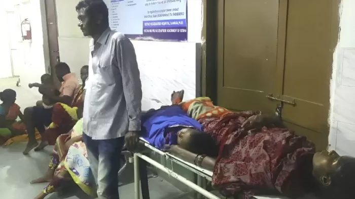आकाशीय बिजली गिरने से घायल लोगों को पहुंचाया गया अस्पताल।