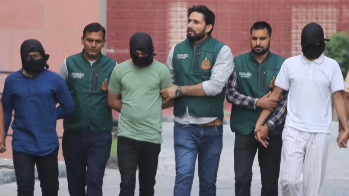 त्योहारों से पहले देश को दहलाने की साजिश नाकाम, पाकिस्तानी खुफिया एजेंसी के निर्देश पर भर्ती किए गए थे आतंकी - Delhi police special cell failed conspiracy to ...