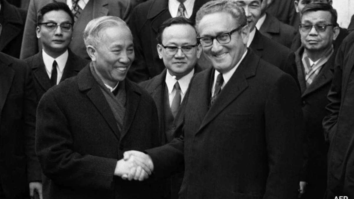 1973 nobel peace prize shocked entire the world henry kissinger and vietnam le duc tho the most controversial nobels ever