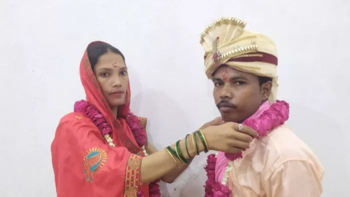 बरेली में भागीरथ संग सात फेरे लेकर उजमा बनीं उर्मिला, दो साल से चल रहा था प्रेम-प्रसंग