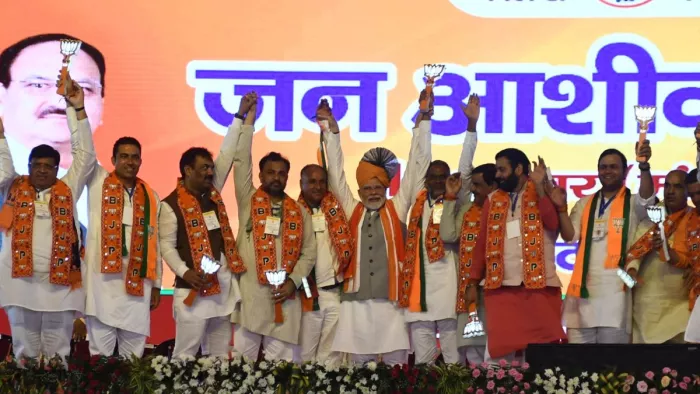 फरीदाबाद-पलवल सीमा पर आयोजित जन आशीर्वाद रैली को संबोधित करने आए पीएम मोदी।