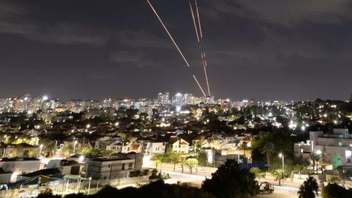 Israel-Iran Tension: इजरायल पर ईरान का सबसे बड़ा हमला।