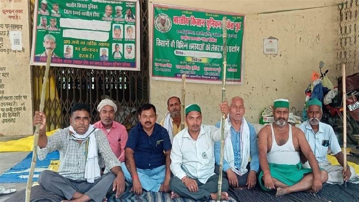 farmers protest for sugarcane purchase center in basti