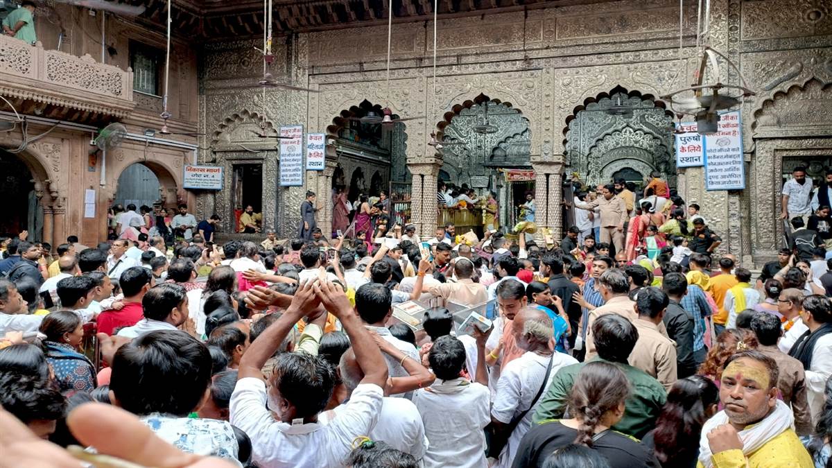 banke bihari temple darshan time dispute servants reject high power committee order