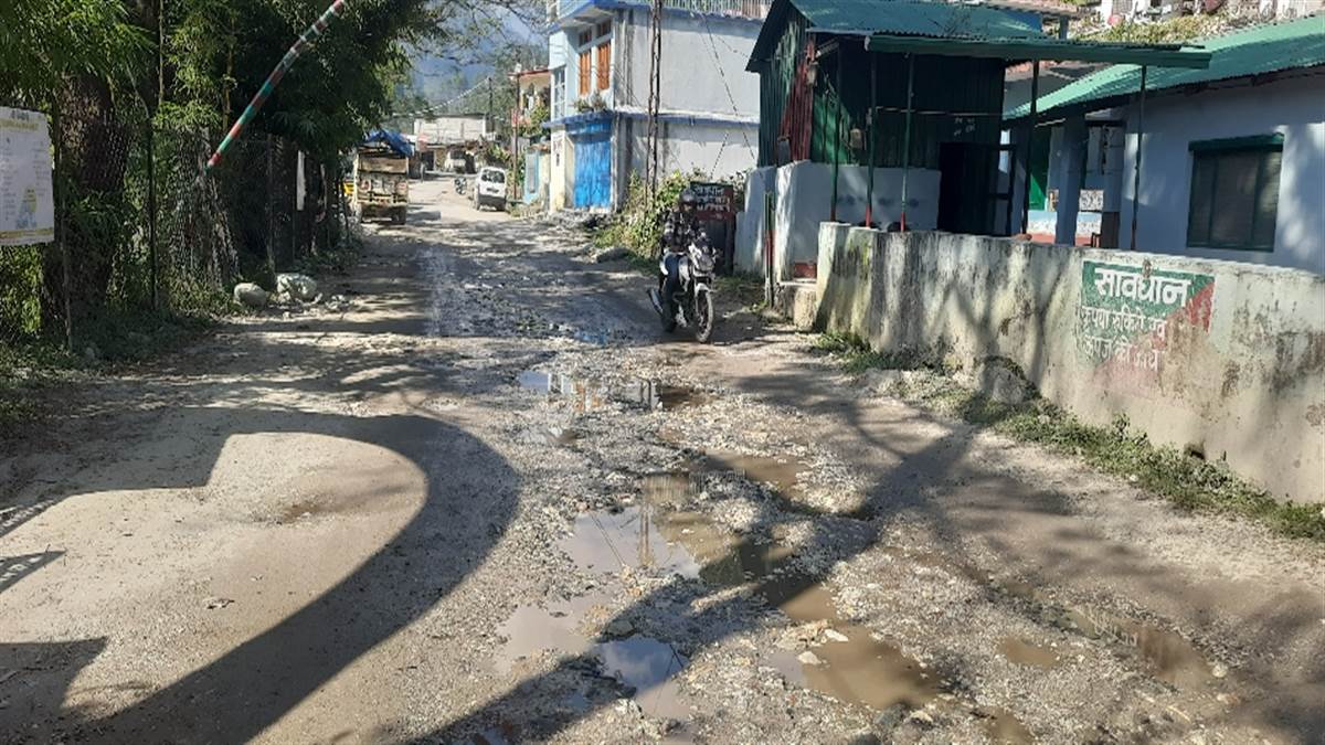 uttarkashi news national highway deterioration causes travel woes