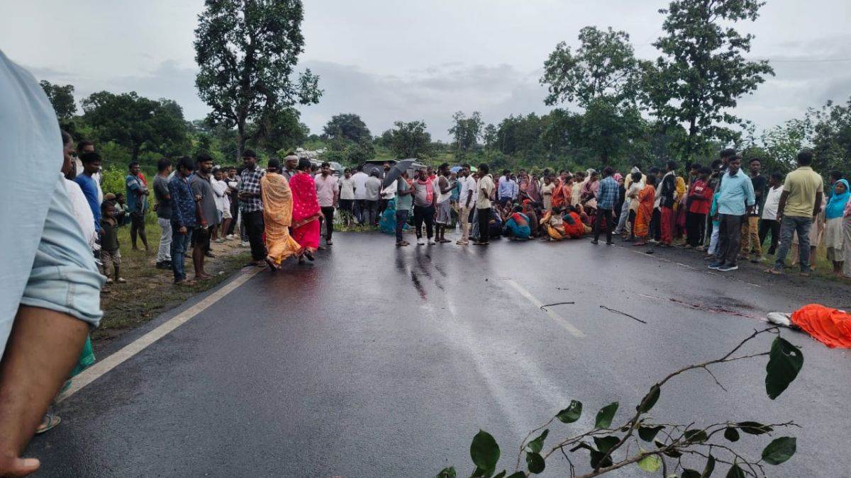 tragic road accident on durga puja two killed in charhi