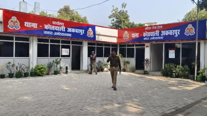 धोखाधड़ी कर महिला के खाते से 1.94 लाख रुपये निकाला।