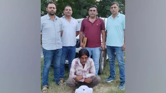 अवैध पिस्तौल समेत एवीटी स्टाफ ने पकड़ा आरोपित (जागरण फोटो)