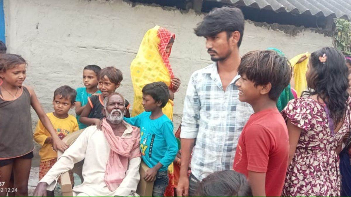 west champaran news one died and two others injured after being hit by an unknown vehicle going from lauriya to bagha