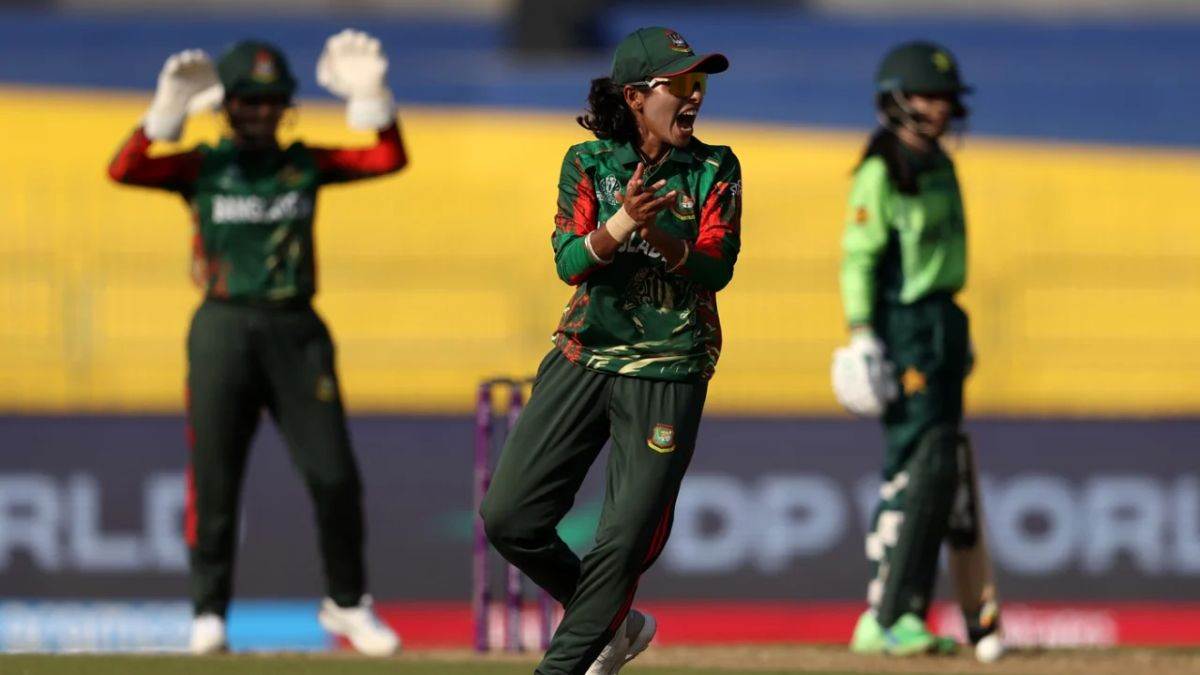 pakistan women batting collapses against bangladesh women odi world cup2025