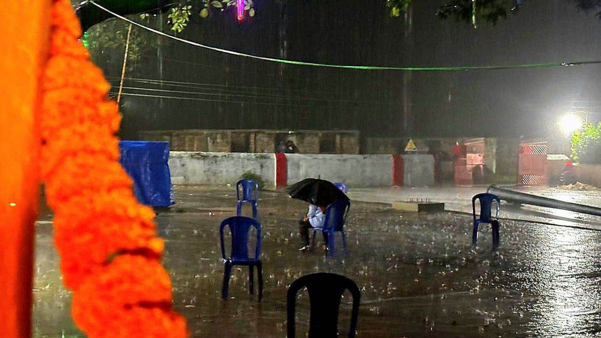 beramo durga puja celebrations dampened by heavy rain