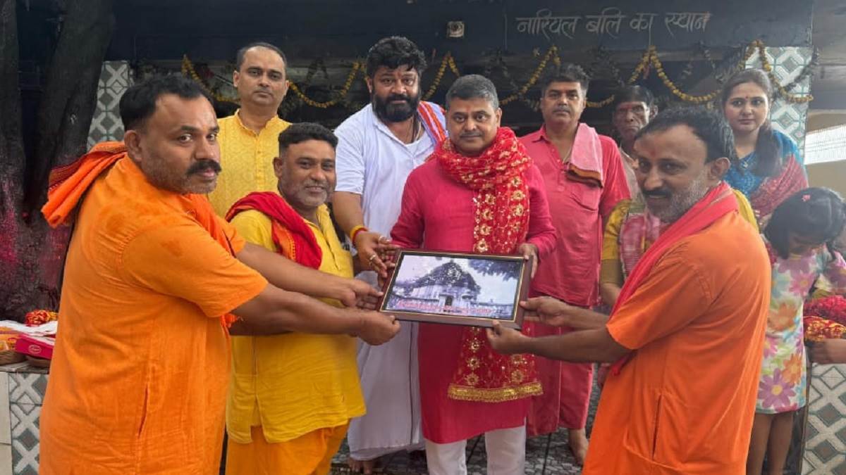 chief secretary avinash kumar reached shaktipeeth rajrappa worshiped maa chhinnamastika and wished happiness and prosperity for the people of state