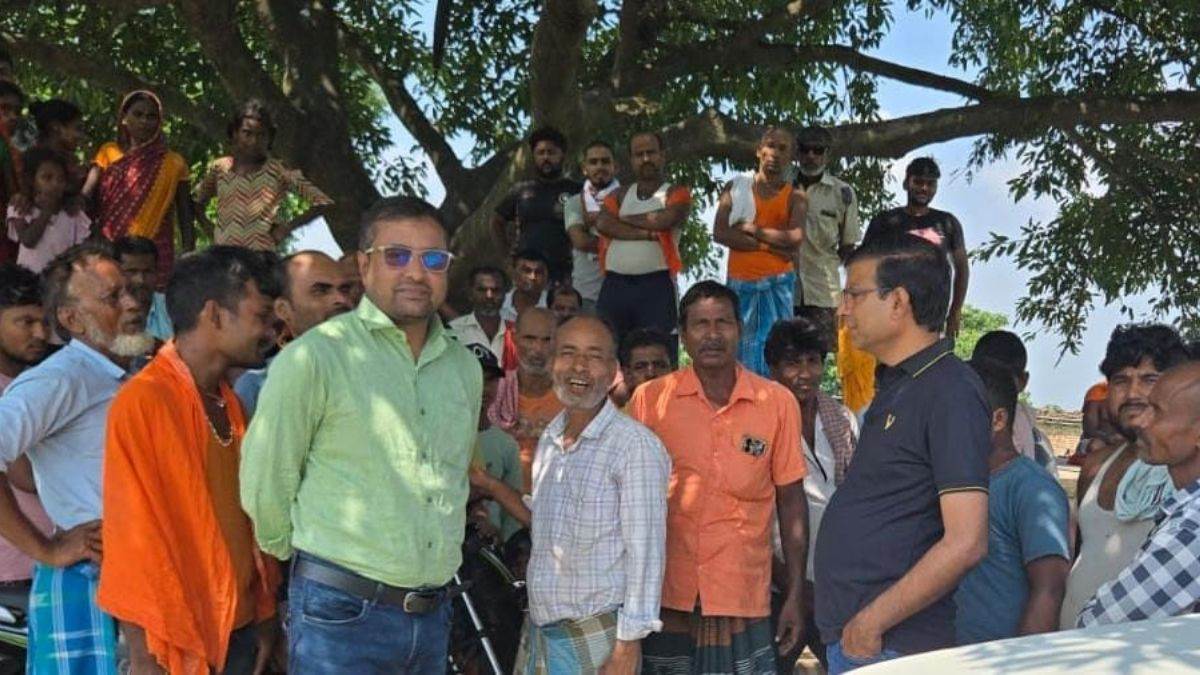 east champaran news villagers are angry over approval of the construction of a panchayat government building on cremation ground land