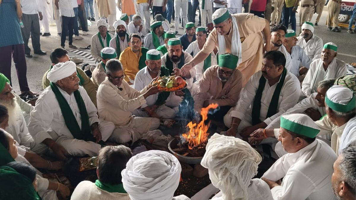 ncr kisan kranti diwas farmers havan at up gate border rakesh tikait to arrive