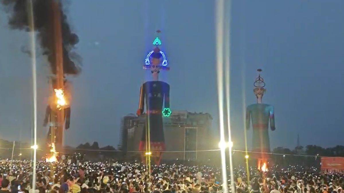 dussehra was celebrated with great pomp at shalimar ground in panchkula cm nayab saini was the chief guest