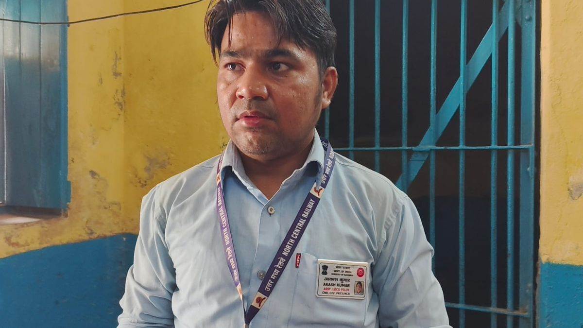 fake loco pilot arrested on howrah express in etawah