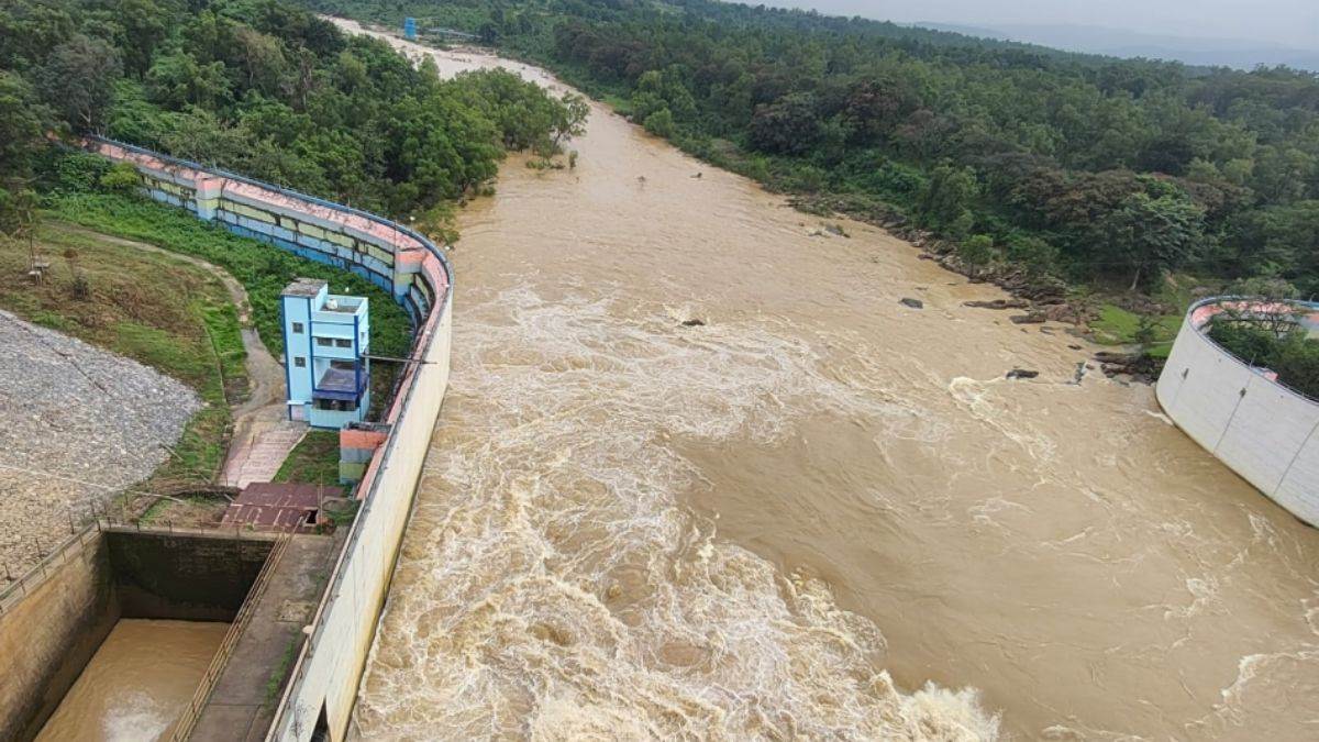 four fishermen rescued from konar river in hazaribagh