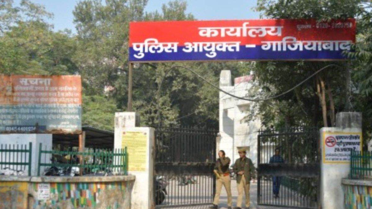 ncr ghaziabad news wave city crossings republic under city police