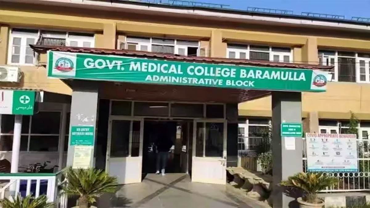 srinagar news blood carrier van delay at baramulla medical college