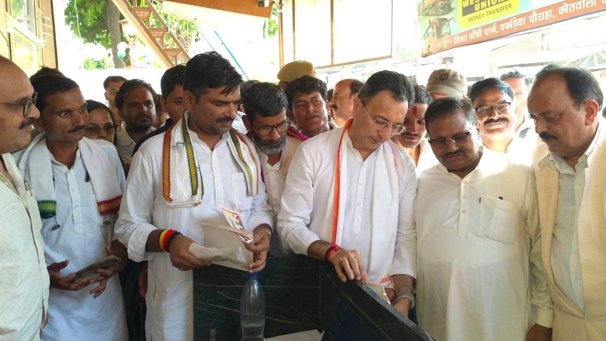 jitin prasada inaugurates sanjay gandhi park in pilibhit promotes new gst rates