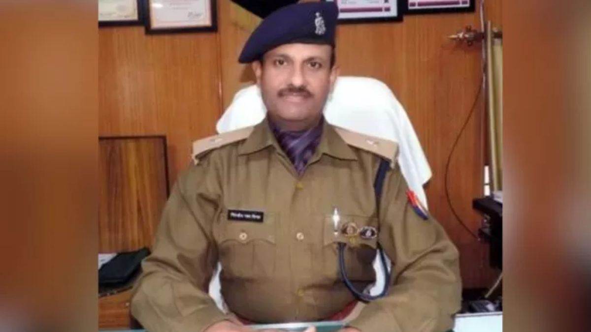 hathras policeman line hazir for derogatory remarks against pm modi cm yogi sp take action