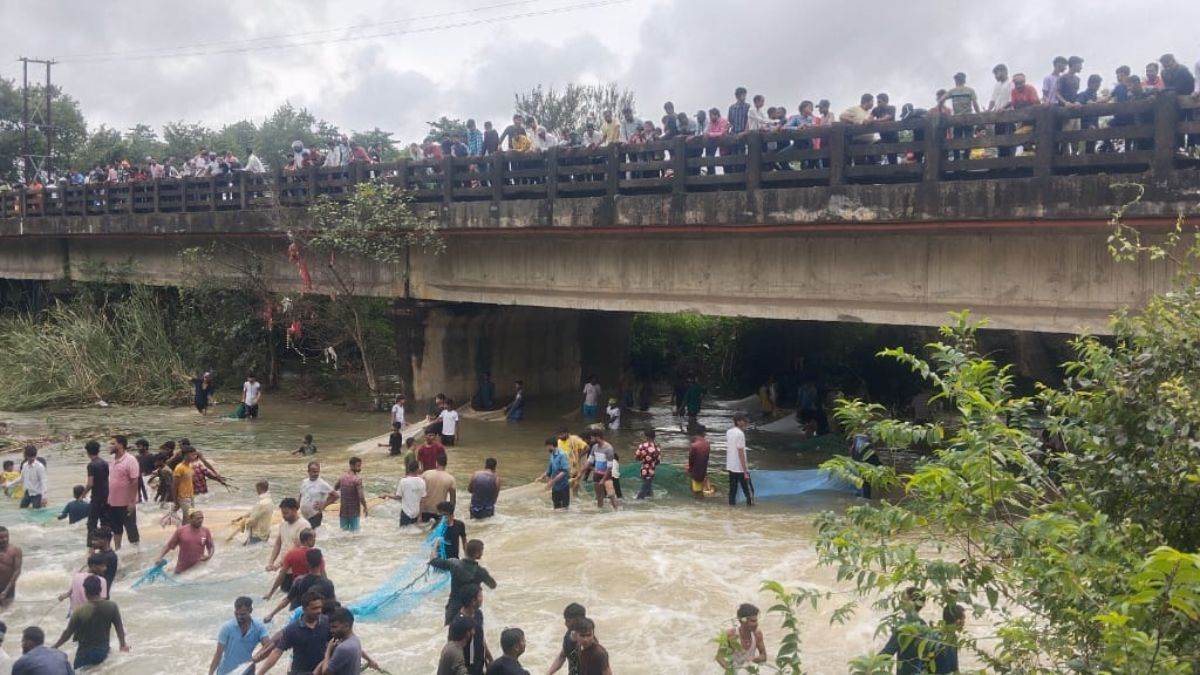 chatarwa dam gate breaks flood threat and water crisis in hazaribagh