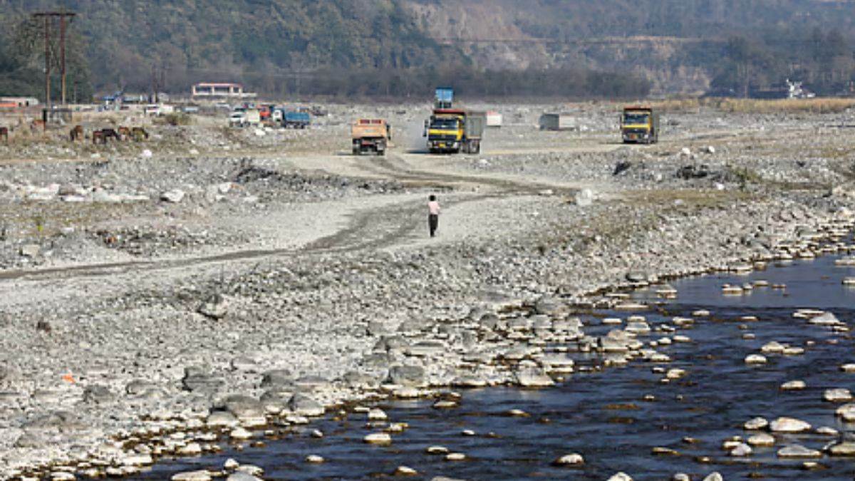 ncr delhi and up officials unite to combat illegal mining in yamuna river