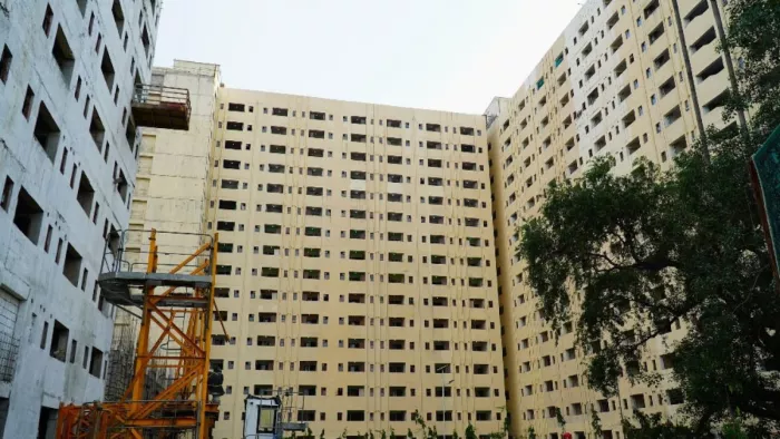 कठपुतली कालोनी में तेजी से चल रहा जहां झुग्गी,वही मकान योजना के तहत फ्लैट तैयार करने का काम। सौजन्य-डीडीए