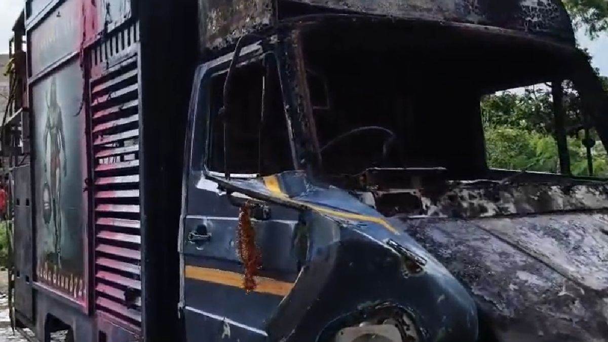 khandwa dj vehicle rams into procession one dead villagers set vehicle ablaze