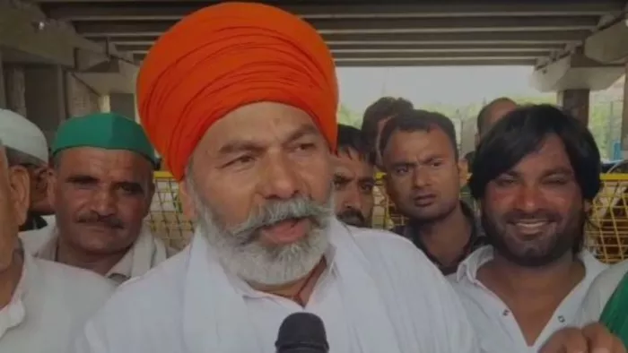 गाजियाबाद में किसान क्रांति यात्रा के दौरान पहुंचे राकेश टिकैत।