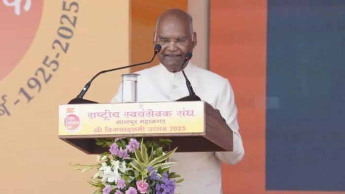 आरएसएस के विजयादशमी के कार्यक्रम में पूर्व राष्ट्रपति रामनाथ कोविंद।