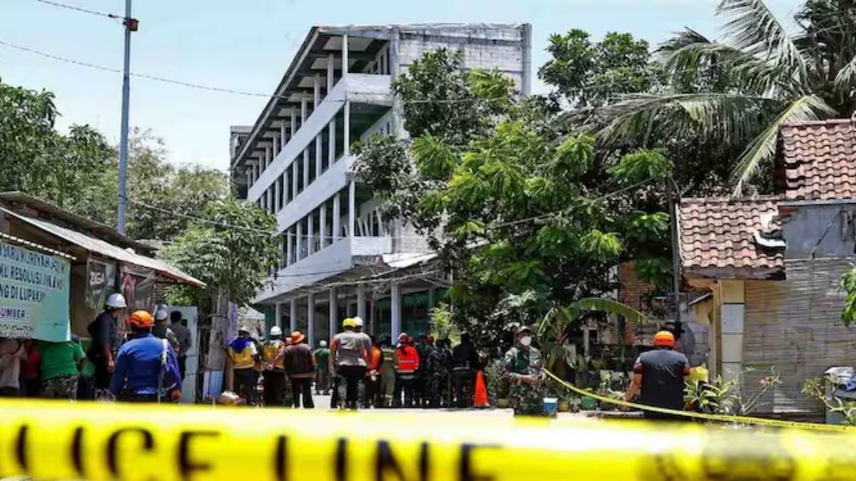 indonesia school collapse 59 missing after building fails no more signs of life