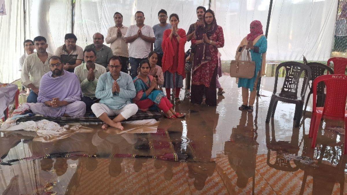 teachers protest for transfer list in sambhal