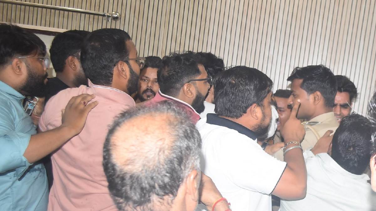 meerut news bjp councilors supporters clash in police station and surajkund park