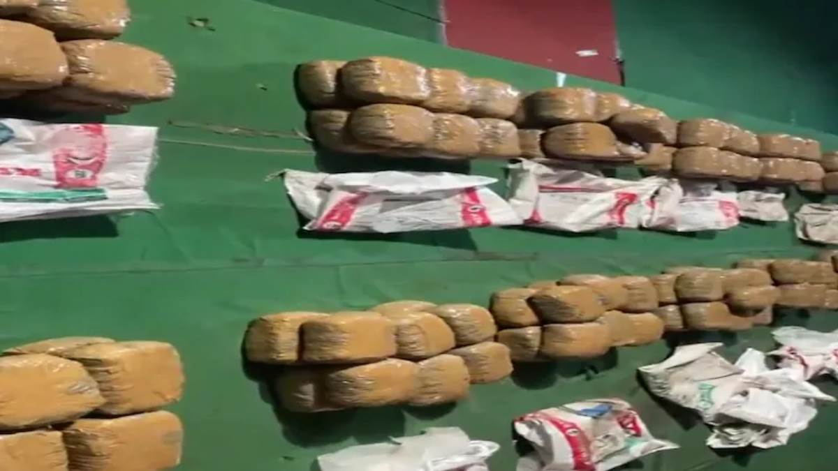 telangana police seize 401 kg ganja arrest three smugglers