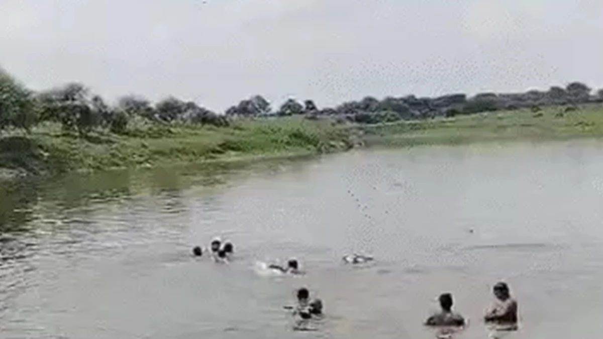 tractor trolley falls into chambal river during immersion of goddess idol 3 missing 17 rescued