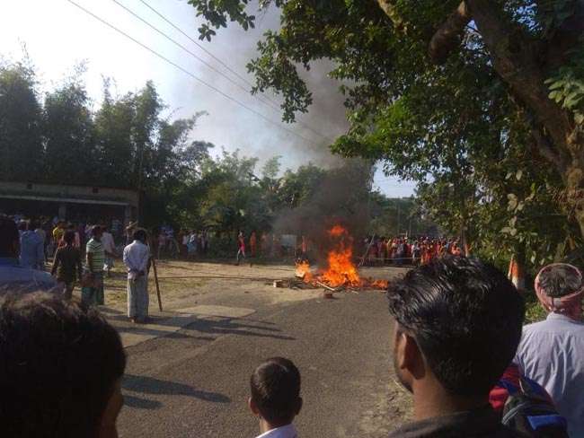 मौत के बाद भड़का आक्रोश, सड़क जाम, पुलिस प्रशासन के खिलाफ की नारेबाजी Kishanganj News