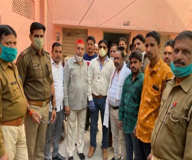 police house arrested to all samajwadi workers in muzaffarnagar which were going to kairana for protest