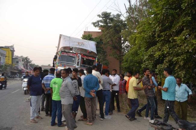 हाईटेंशन लाइन की चपेट में आया ट्रक, परिचालक की मौत