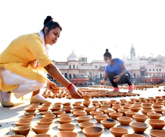 रामनगरी अयोध्या दीपोत्सव की तैयारियों से निहाल।