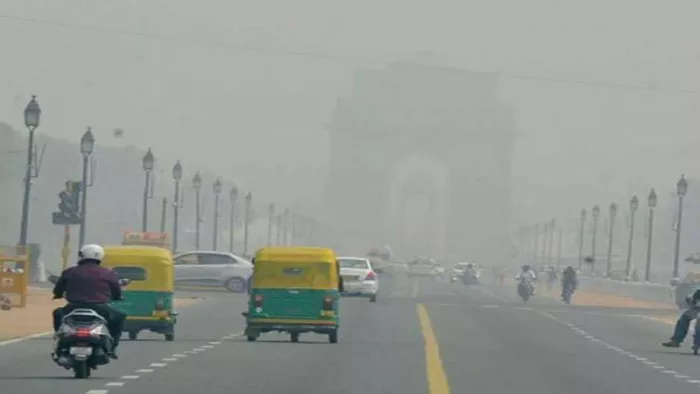 Delhi Air Pollution: एयर इंडेक्स 400 से नीचे आ गया। प्रतीकात्मक तस्वीर।
