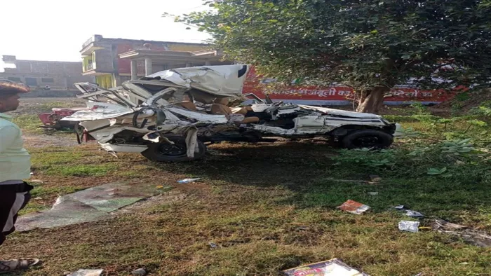 Morena Road Accident: मुरैना में डंपर और बोलेरो के आमने-सामने से टकरा जाने पर पांच लोगों की मौत