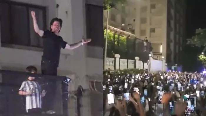 Happy Birthday Shah Rukh Khan Fans Gathered Outside Mannat. Photo- Twitter