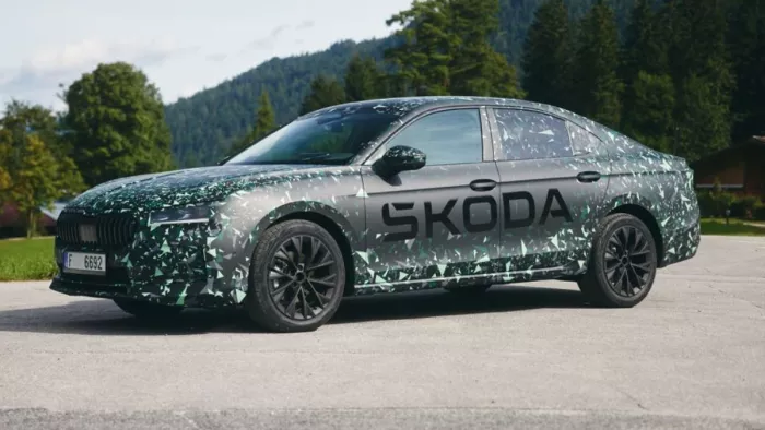 2024 Skoda Superb को कई बड़े बदलाव मिलने वाले हैं।