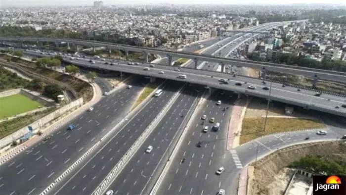 Gorakhpur Link Expressway: गोरखपुर लिंक एक्सप्रेसवे पर अगले महीने से फर्राटा भरने लगेंगे वाहन। (प्रतीकात्मक तस्वीर)
