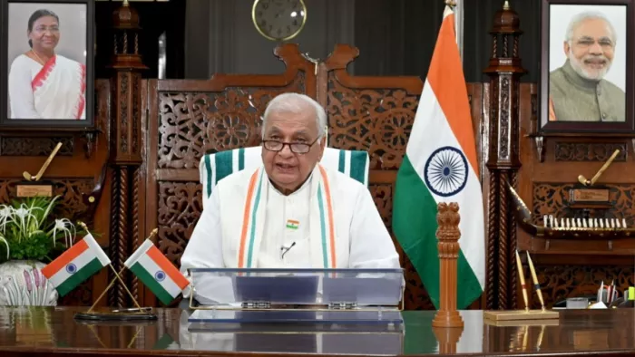 केरल सरकार ने राज्यपाल आरिफ मोहम्मद खान के खिलाफ सुप्रीम कोर्ट में याचिका दाखिल की है।