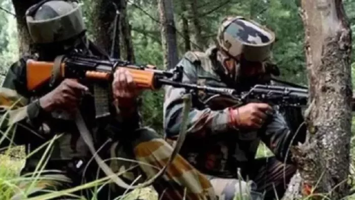 श्रीनगर शहर के खानयार इलाके में आतंकियों और सुरक्षाबलों के बीच मुठभेड़ (फाइल फोटो)